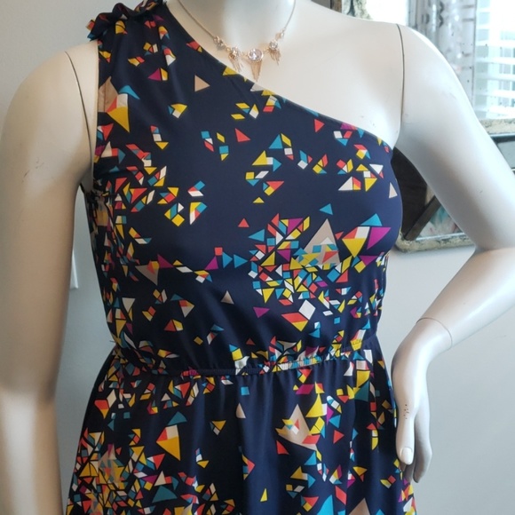 Needle and thread Dress - Picture 3 of 7